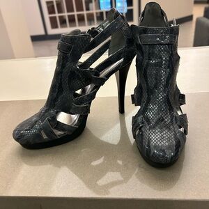Calvin Klein 8 1/2 Nice heels for you! Great shape-Savannah Snake Print (caged)